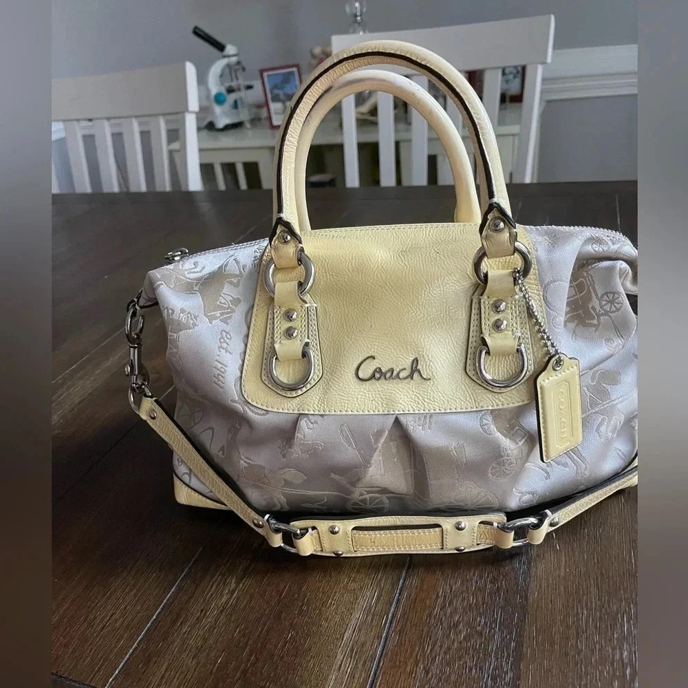 Coach Ashley horse & carriage satchel - Picture 6 of 15